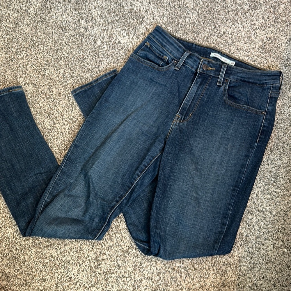 Dark wash skinny jeans. Levi’s. Size 28 high waist